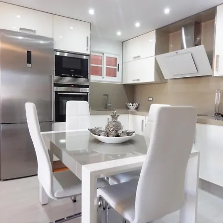 Stunning 2 Bedroom In Cristianos K203 * Los Cristianos (Tenerife)